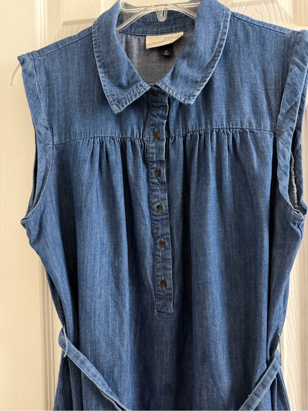 Universal Thread Denim Button-Front Sleeveless Dress in Blue - Picture 5 of 8